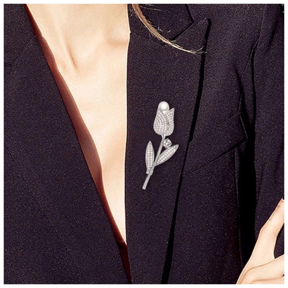 Swarovski Crystals The Milat Flower Brooch - Picture 4 of 4